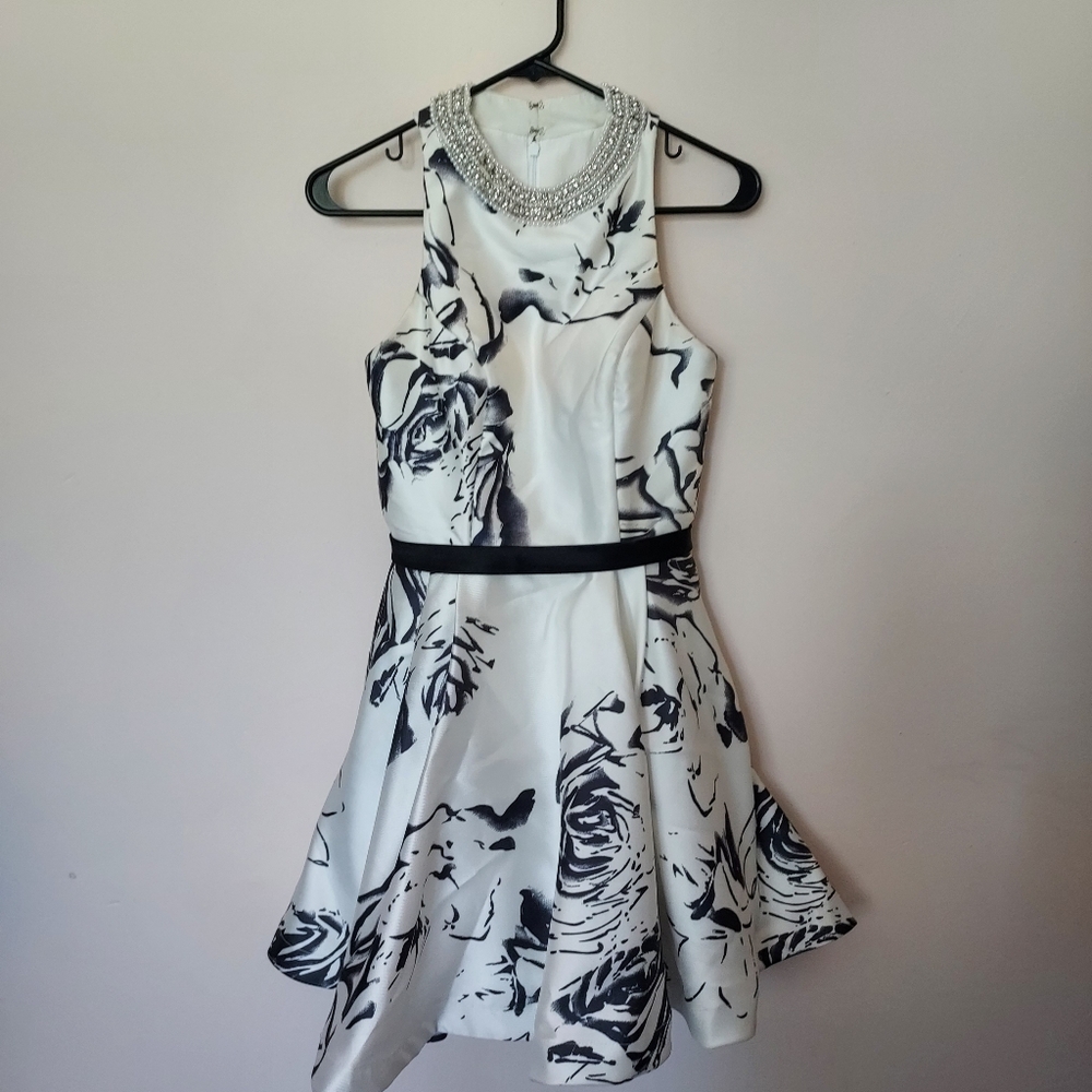 Lucci Lu 8124 Chic Black & White floral Art to Wear Cocktail Halter dress Fancy